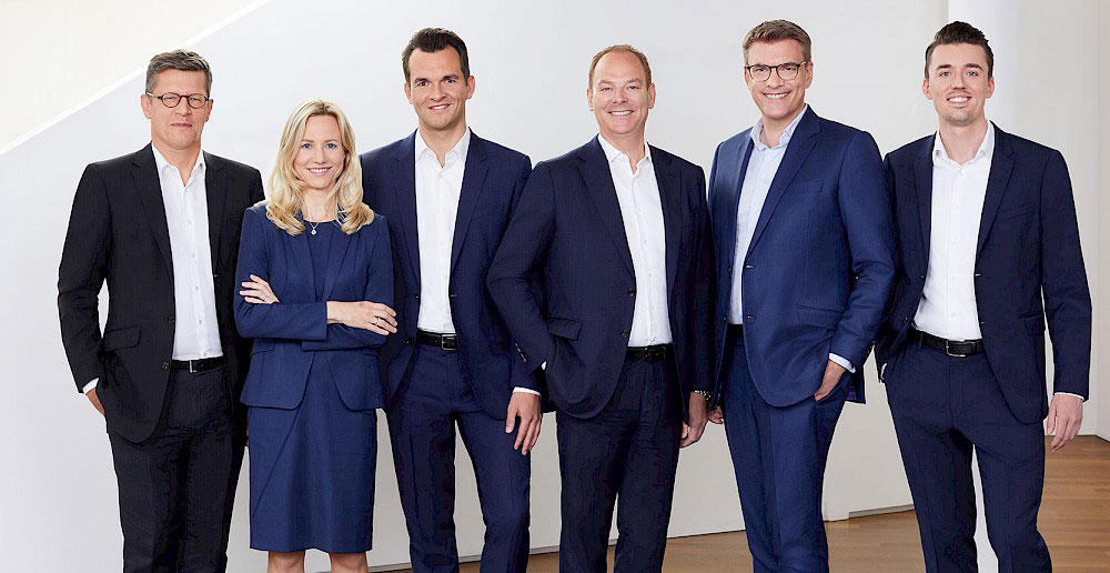 Die Notare – das gesamte Team. Sechs Personen.